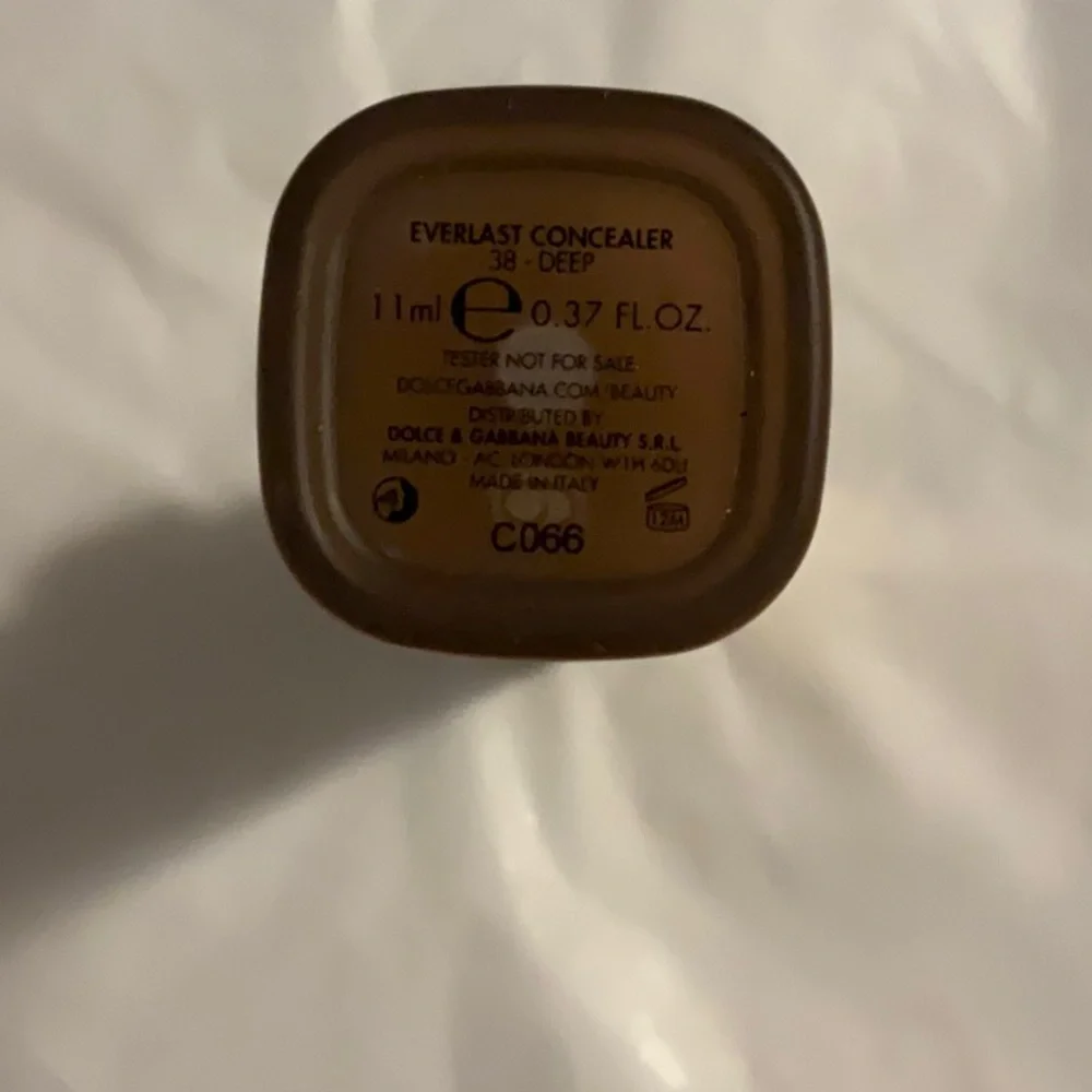 Dolce and Gabbana Everlast concealer in 38 deep